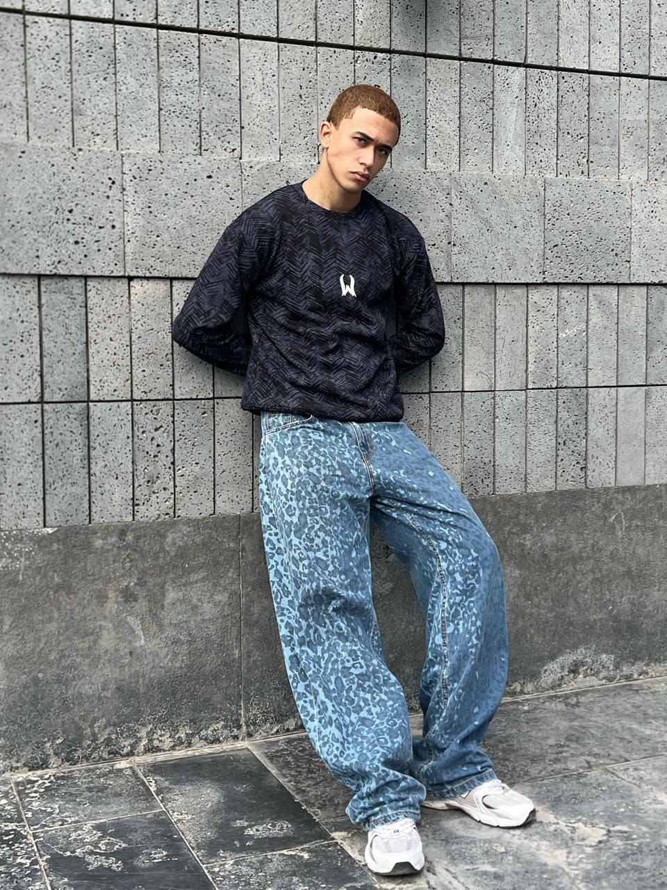 Round black